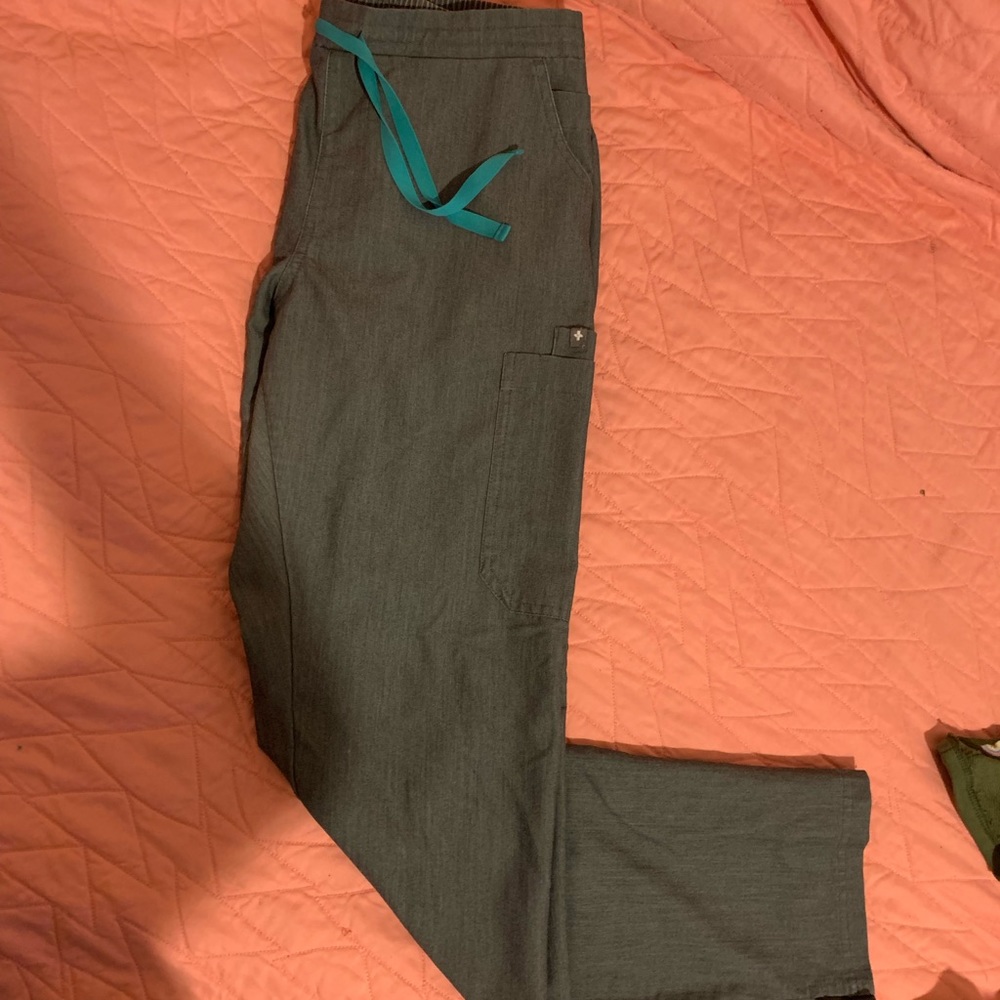 Figs Yola skinny scrub pants